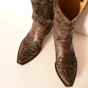 Embroidered Cowboy boots Gavenders